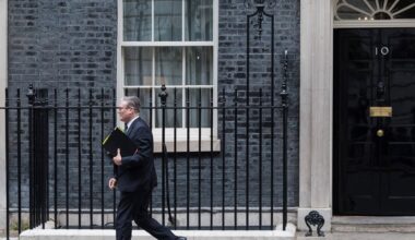 Der britische Premierminister Keir Starmer verlässt seinen Amtssitz 10 Downing Street.