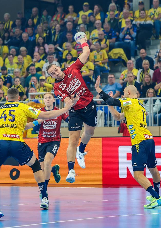 Kent Robin Tönnesen (am Ball) zeigte erneut eine starke Leistung.