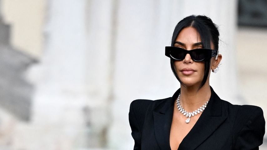 Kim Kardashian vor dem Gerichtsgebäude in Paris im Mai 2025