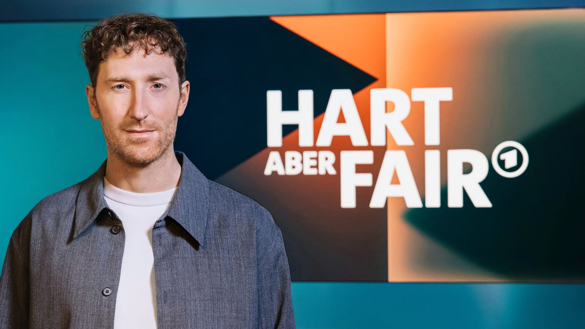 Louis Klamroth: Seit 2023 morderiert er die Talkshow im Ersten.