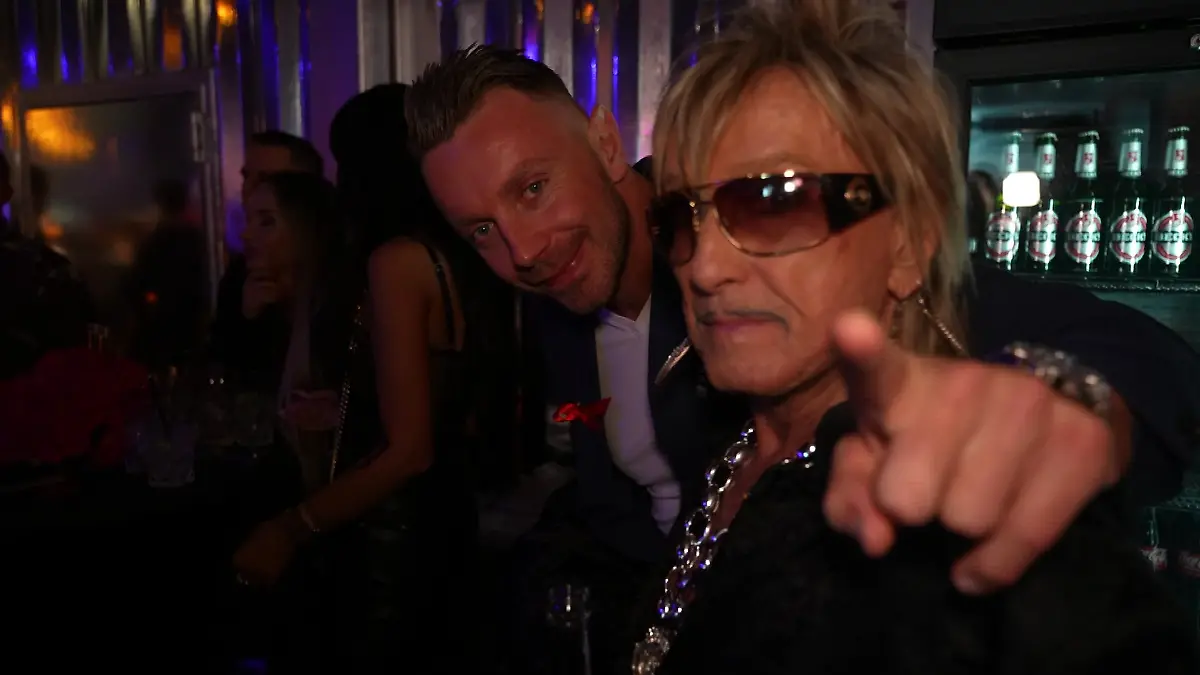 Auch Bert Wollersheim und Lukas verstehen sich bestens. 