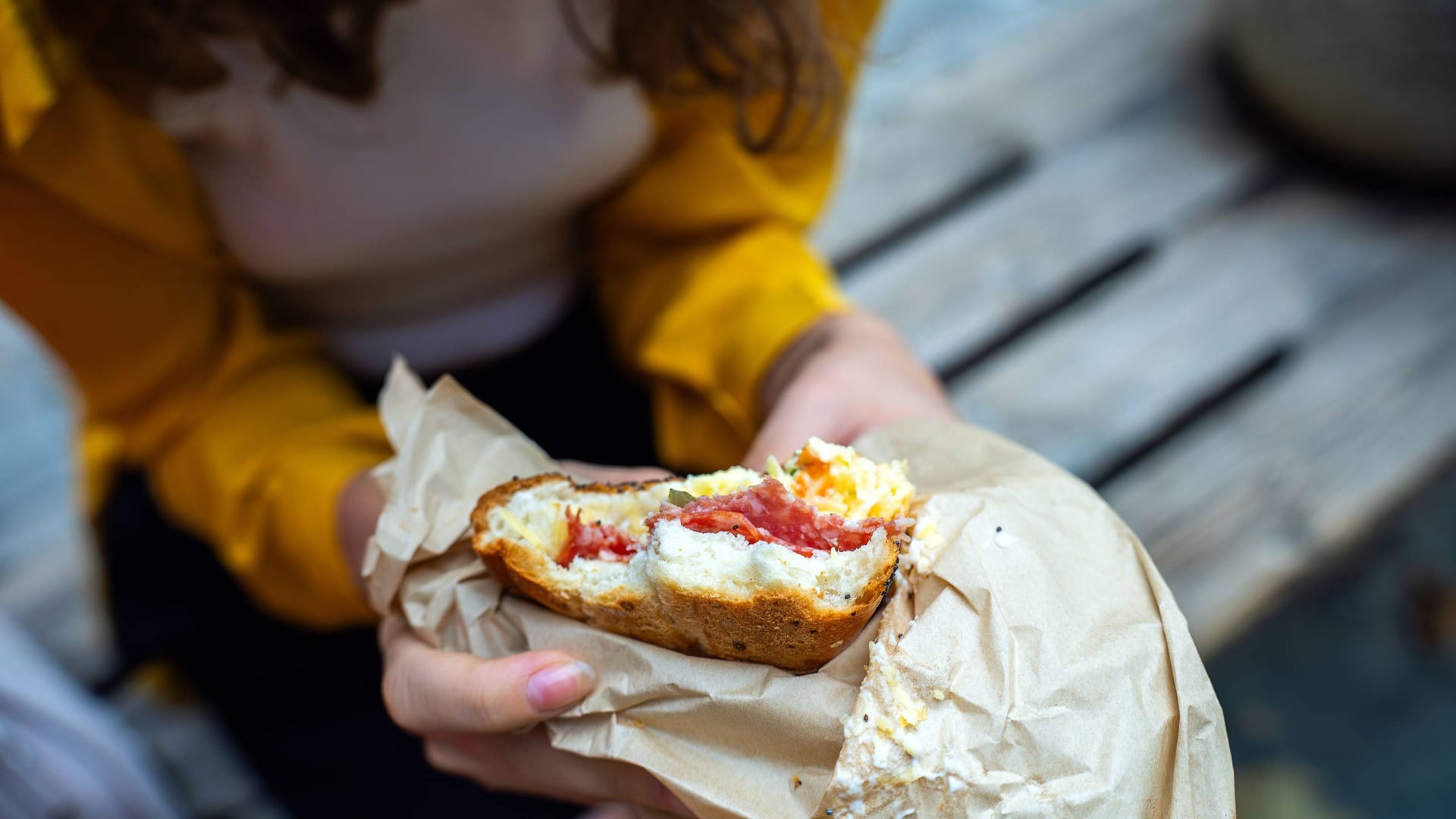 Könnte Plastik enthalten: Die Firma Sinnack ruft eine Charge ihrer Baguettebrötchen zurück.