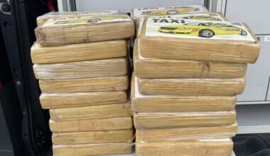 Versteckt in Holzschrank: Zoll entdeckt 51 Kilo Kokain auf Autobahnraststätte | hessenschau.de