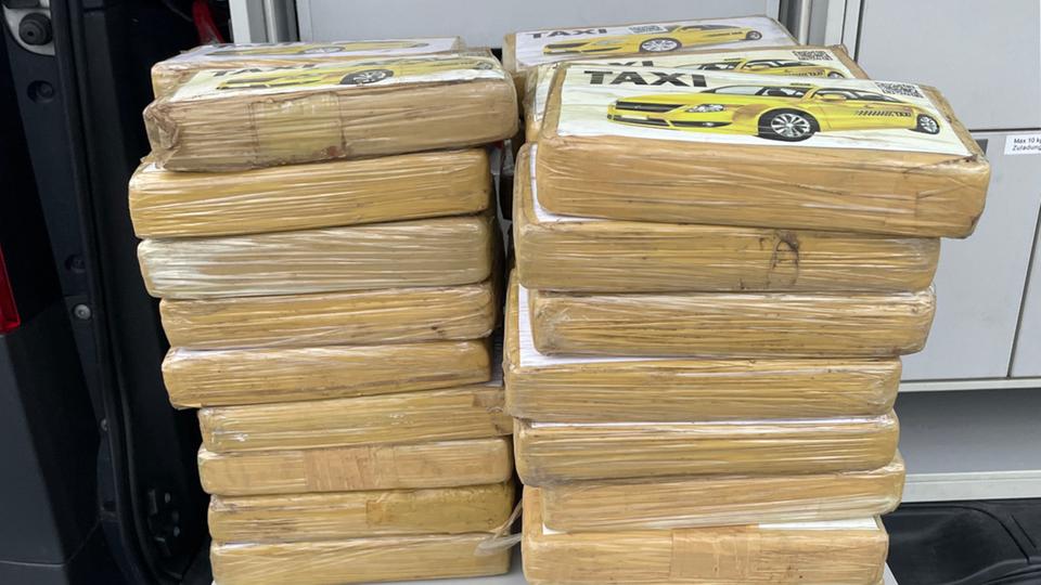Versteckt in Holzschrank: Zoll entdeckt 51 Kilo Kokain auf Autobahnraststätte | hessenschau.de