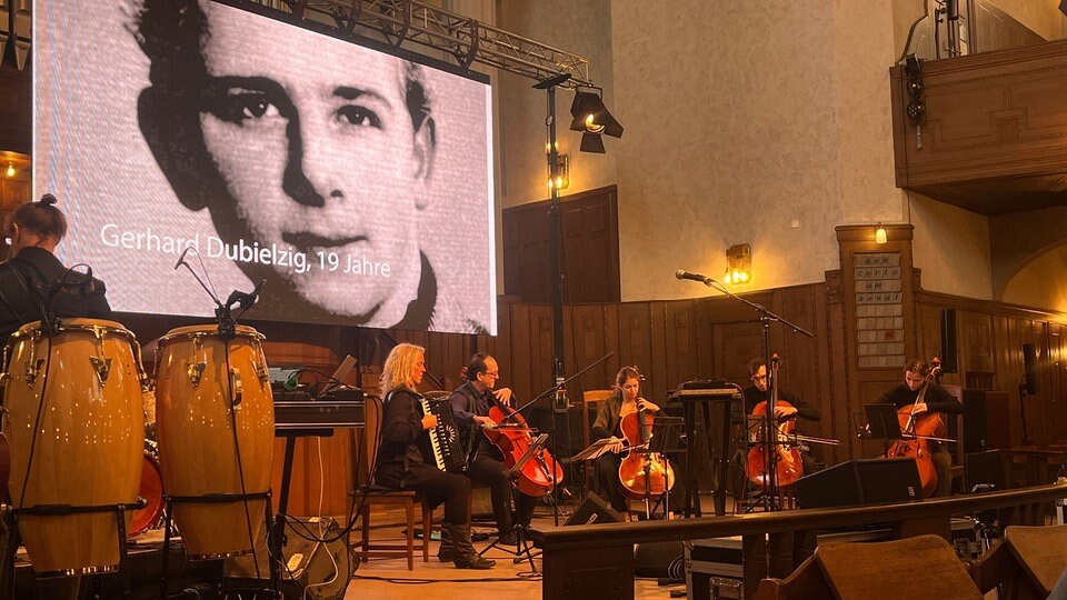 Leipzig: Wie man mit Cello, Akkordeon und Co. die Demokratie spürbar macht