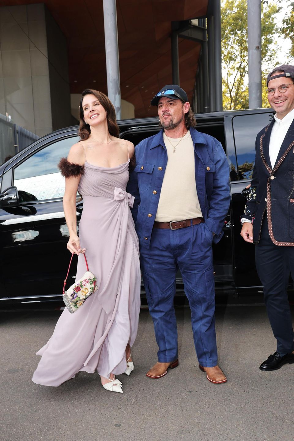 Lana Del Rey und Jeremy Dufrene besuchen die Valentino-Show in Paris.
