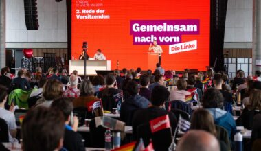 Mitglied zeigt Hitlergruß auf Parteitag der Berliner Linke