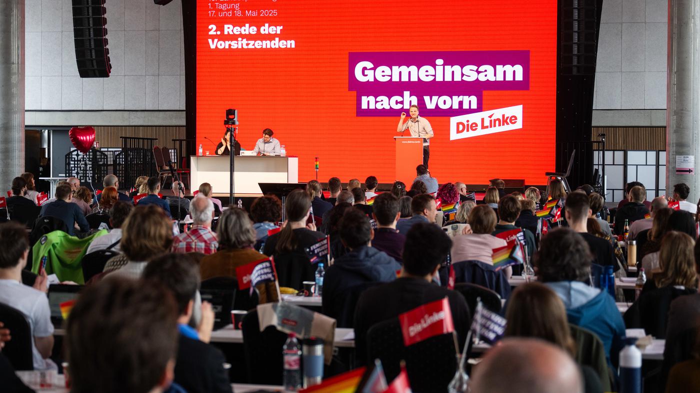 Mitglied zeigt Hitlergruß auf Parteitag der Berliner Linke
