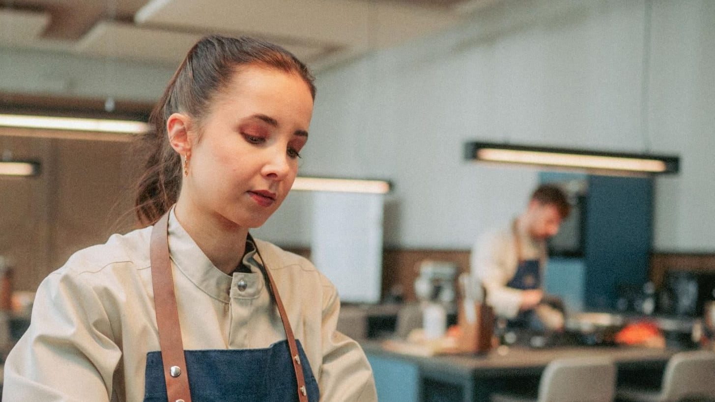 Lara Kimpel spielt eine der Hauptrollen in der ProSieben-Telenovela "Die Cooking Academy".