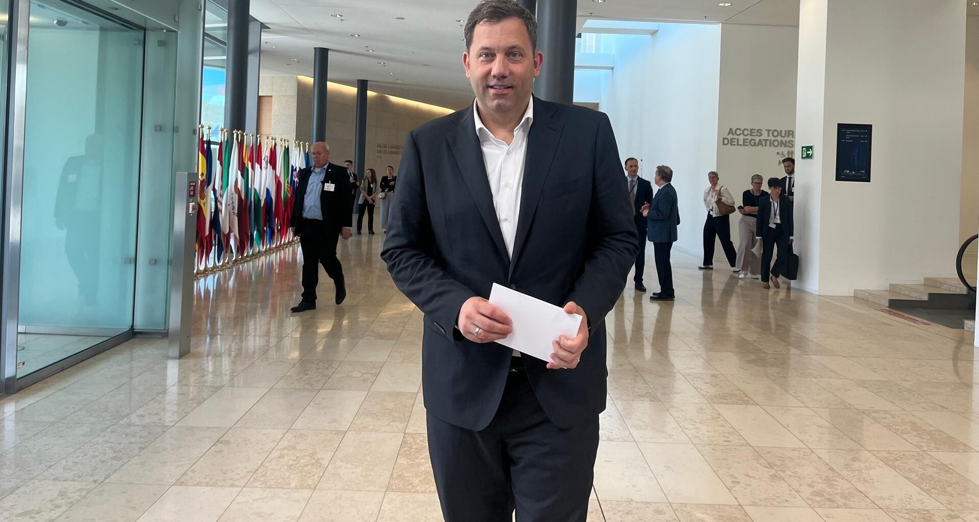 Lars Klingbeil (SPD), Bundesminister der Finanzen, Vizekanzler und SPD-Bundesvorsitzender, kommt zum Treffen der Euro-Gruppe in Luxemburg.