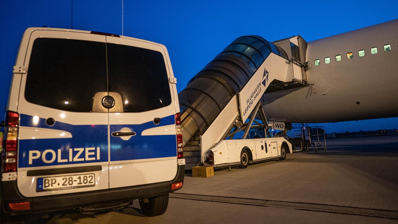 Abschiebungen: Dobrindt-Abgesandter trifft Taliban-Vertreter | tagesschau.de