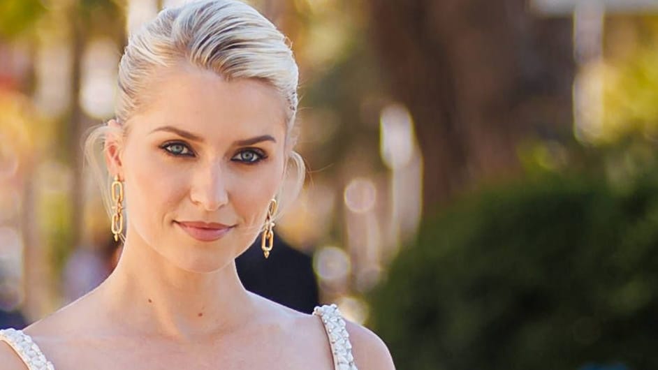 Lena Gercke: Das Model hat sich am Fuß verletzt. Lena Gercke: Das Model hat sich am Fuß verletzt.