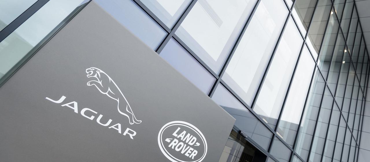 Logo Jaguar Land Rover | dpa Logo Jaguar Land Rover
