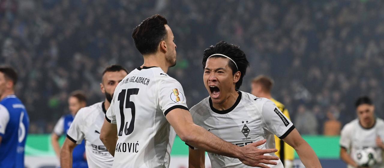 Mönchengladbachs Shuto Machino bejubelt gemeinsam mit seinen Teamkollegen den Treffer | IMAGO/Malte Ossowski/Sven Simon Mönchengladbachs Shuto Machino bejubelt gemeinsam mit seinen Teamkollegen den Treffer