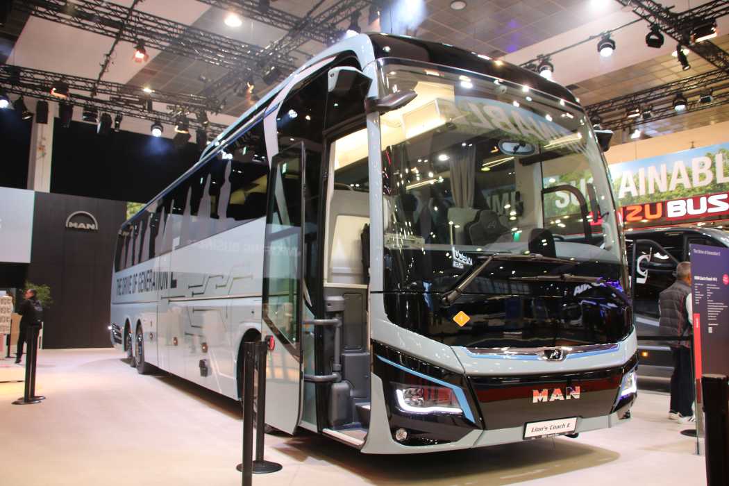 Busworld Europe: Weltpremiere des ersten vollelektrischen Reisebusses von MAN - Busworld Europe, Elektromobilität (E-Mobilität), Reisebusse (wie Doppeldecker- und Luxusbusse), Überlandbusse, Stadtbusse (wie Gelenk-, Niederflur- und Solobusse), Kleinbusse (wie Mini- und Midibusse) | News | busplaner - Technik - ÖPNV
