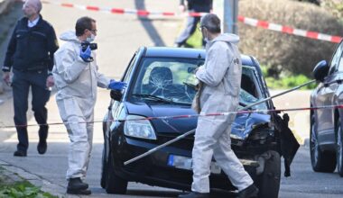 Mannheim: Beamte der Spurensicherung untersuchen ein beschädigtes Fahrzeug an einer Zufahrt zur Rheinbrücke,