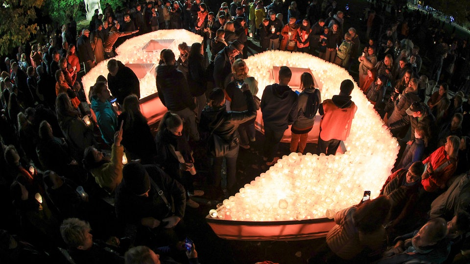 Tausende Besucher feiern Start des Freiheitsdenkmals