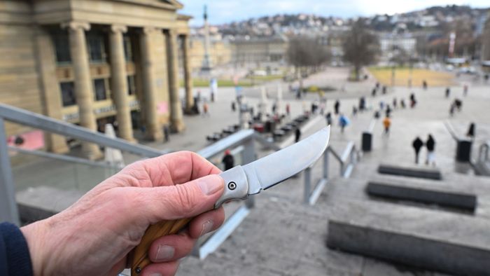 Kriminalprävention in Stuttgart: Männer mit Messer fallen bei Frauen durch – dieser Tik-Tok-Clip erregt Aufsehen Kriminalprävention in Stuttgart: Männer mit Messer fallen bei Frauen durch – dieser Tik-Tok-Clip erregt Aufsehen