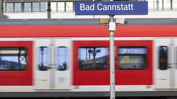 Vorfall in Stuttgarter S-Bahn: Männer bedrängen 28-Jährige in S3 – Zeugin greift couragiert ein