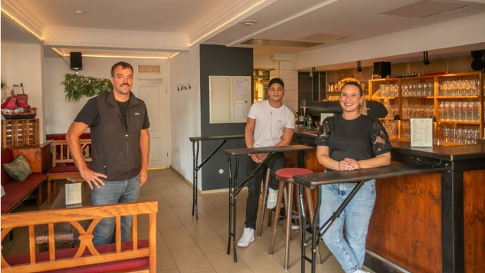Marktplatz in Esslingen: Besen wird zur Bar – Neuer Treffpunkt für das  Esslinger Nachtleben