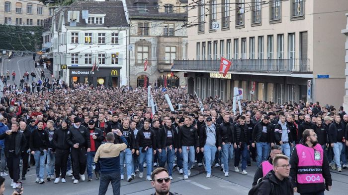 VfB Stuttgart in der Europa League: Jetzt live: So läuft der VfB-Fanmarsch zum Stadion
