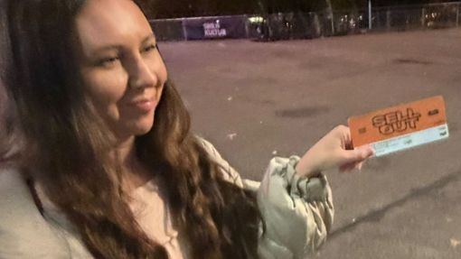 Verwirrung in Stuttgart: Felix-Lobrecht-Fans stehen ein Jahr zu früh vor der   Schleyerhalle