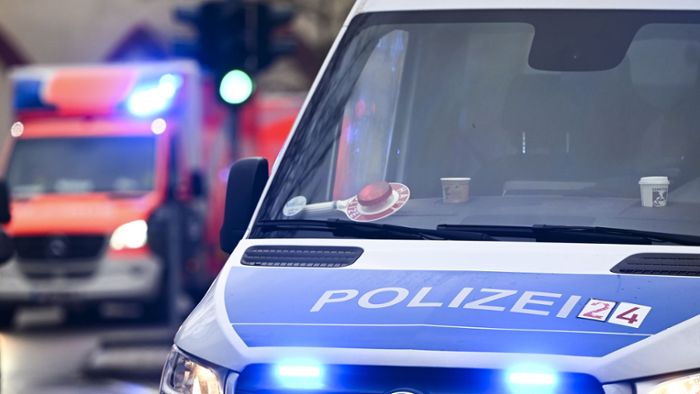Unfall in Stuttgart-Süd: Autofahrer rammt sechs parkende Autos