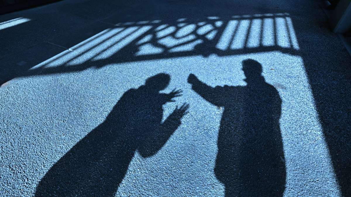 Frau in der Königstraße an die Brust gefasst und geschlagen