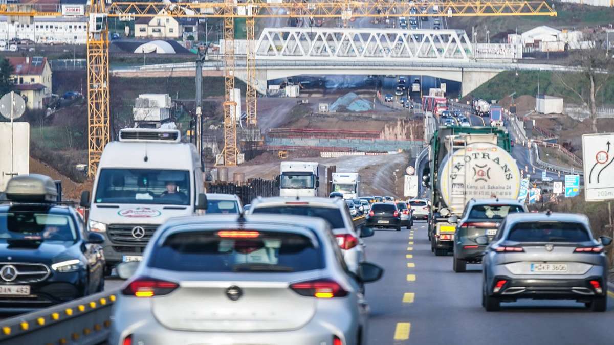 Herbstferien im Südwesten: ADAC warnt vor langen Staus zum Ferienstart in Baden-Württemberg