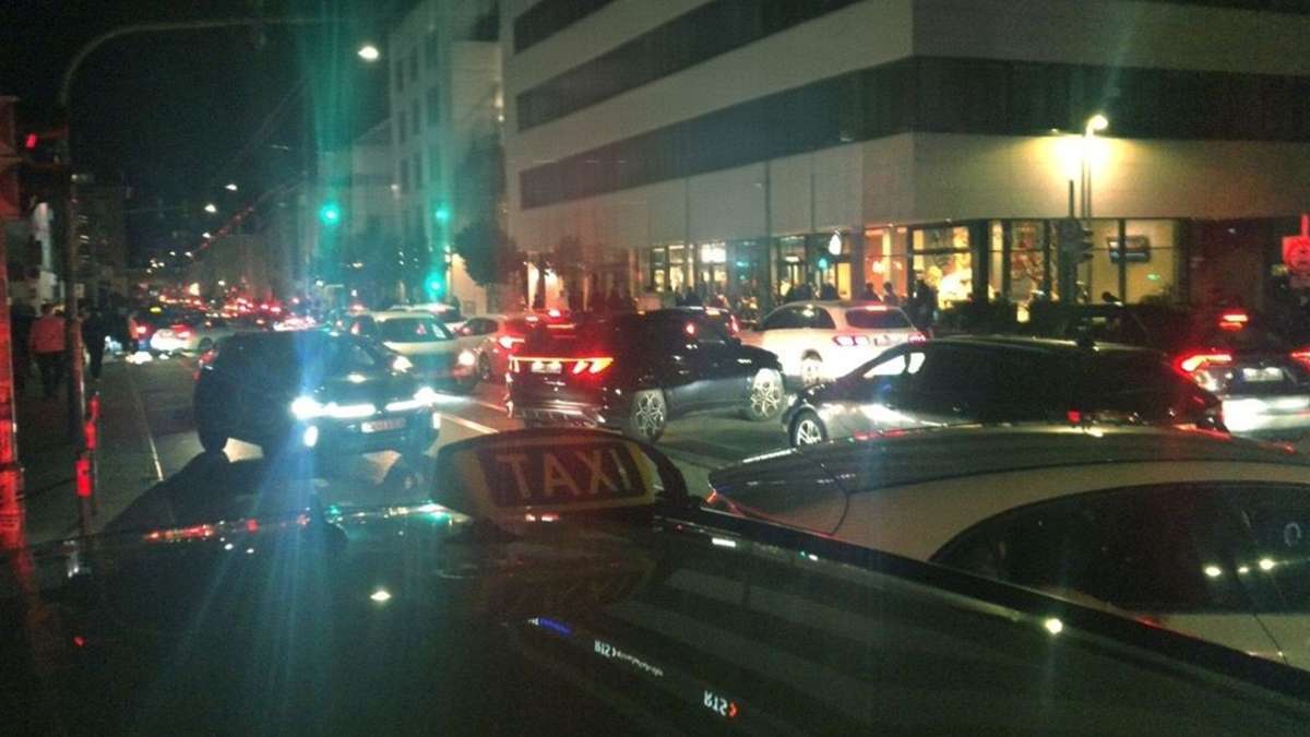 Ärger beim Cannstatter Volksfest: Taxifahrer beklagen Verkehrschaos rund um den Wasen