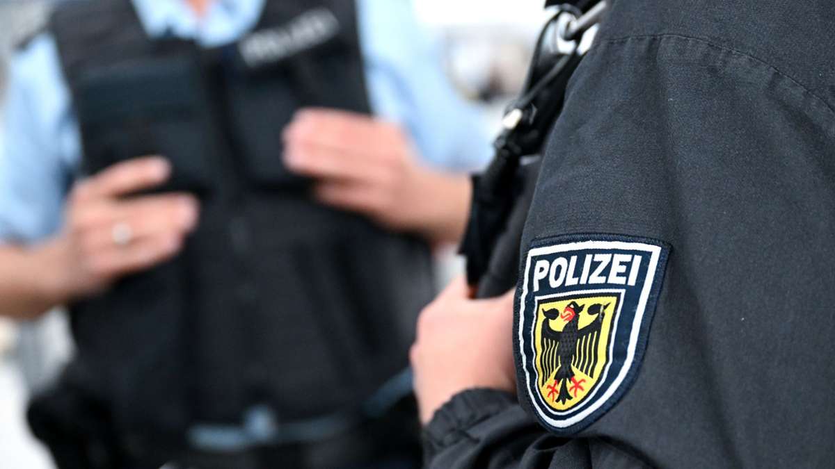 Stuttgart-Vaihingen: Unbekannte werfen Gegenstand auf S-Bahn – Polizei sucht Zeugen - Startseite