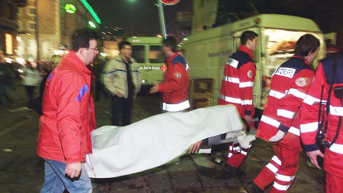 Silvester vor 25 Jahren: Als die Silvester-Feier auf dem Schlossplatz im Böller-Chaos endete - Stuttgart