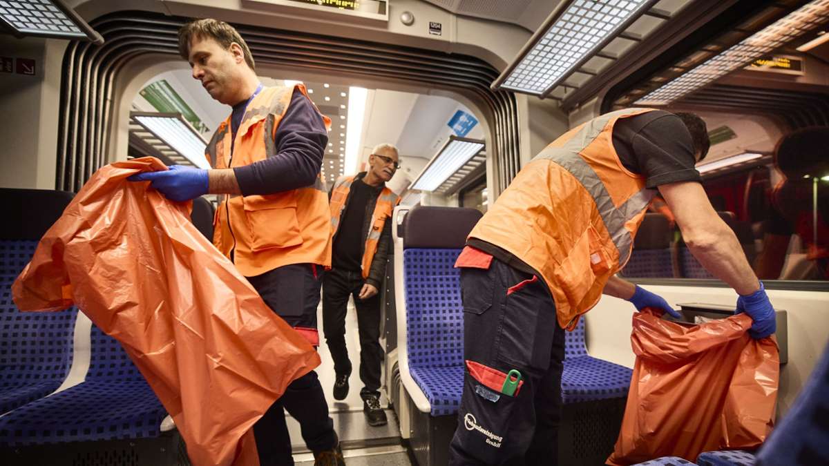 Nachtschicht als S-Bahnreiniger: Sie räumen auf, was Tausende Fahrgäste in den Stuttgarter S-Bahnen hinterlassen
