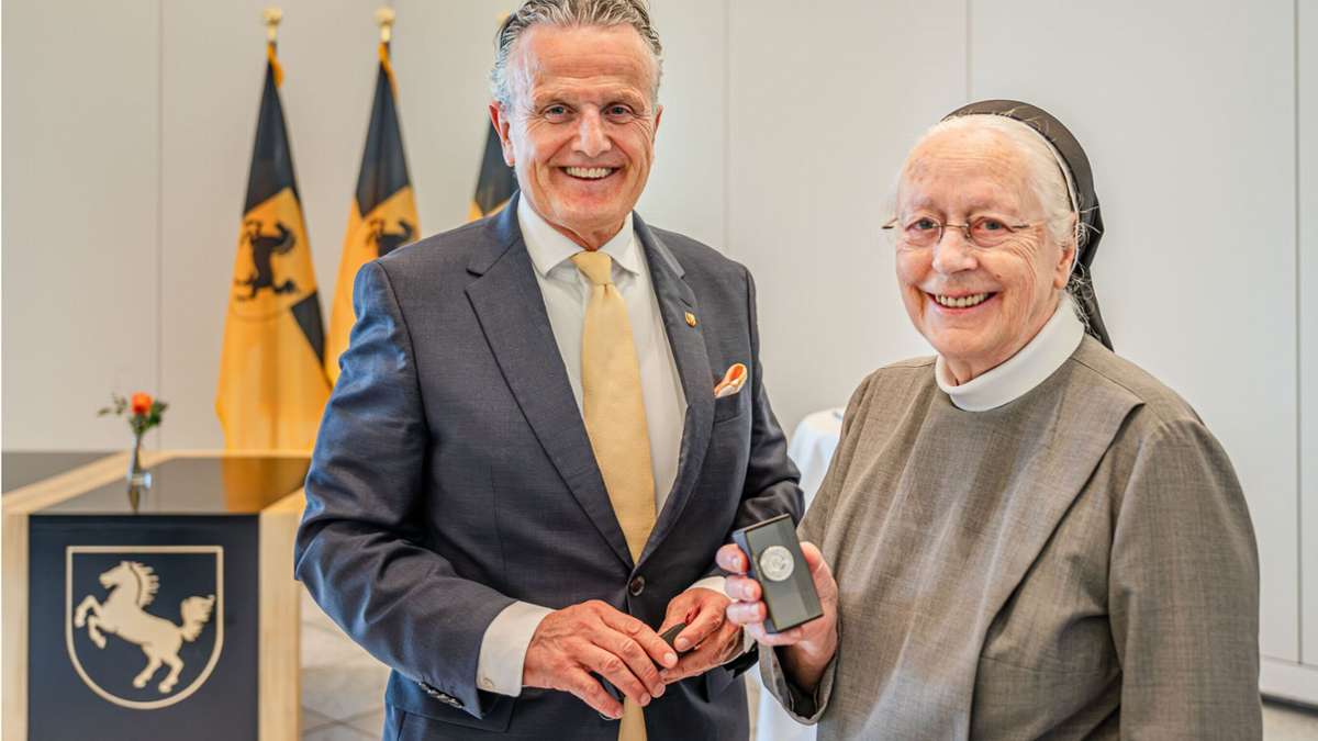 Ehrenmedaille für eine Macherin: Schwester Margret verabschiedet sich mit einer Hoffnung von Stuttgart - Startseite