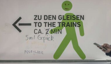 Hauptbahnhof in Stuttgart: Männer greifen 30-Jährigen in Personentunnel an