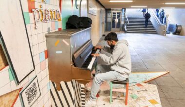 Öffentliches Klavier in Stuttgart: Sparpläne der Stadt – verstummt das Open Piano am Charlottenplatz?