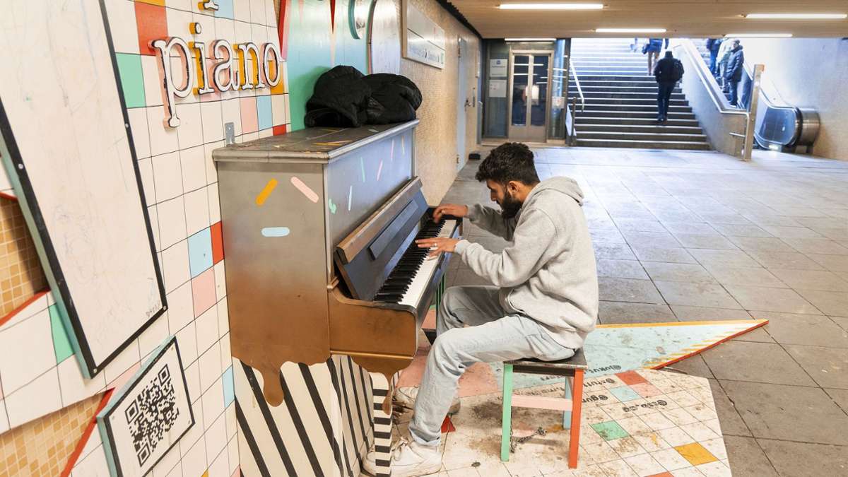 Öffentliches Klavier in Stuttgart: Sparpläne der Stadt – verstummt das Open Piano am Charlottenplatz?