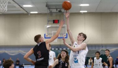 Einzig  Thilo Kozyra (rechts) hatte den Nürnbergern (links Moritz Dombos) etwas entgegenzusetzen.
