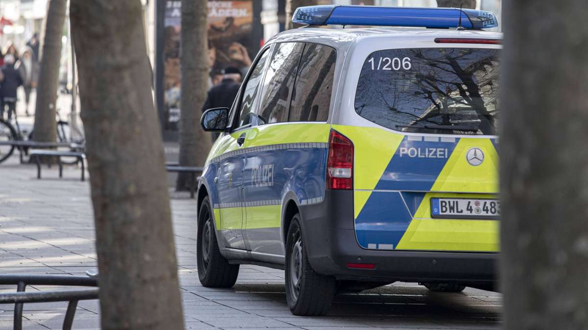 Königstraße in Stuttgart: Unbekannter greift 14-Jähriger an die Brust
