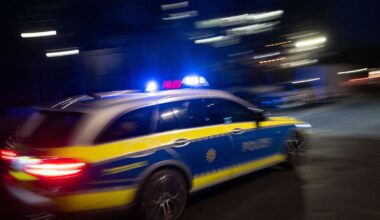 Stuttgart-Bad Cannstatt: Autofahrer erfasst Fußgänger – und flüchtet