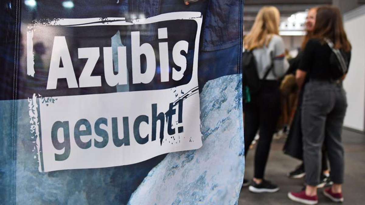 Umfrage der IHK Region Stuttgart: Azubis wünschen sich vor allem Job-Sicherheit – und genügend Freizeit - Wirtschaft
