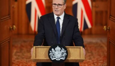 Der britische Premier Keir Starmer hat sich nach dem tödlichen Angriff auf eine Synagoge in Manchester besorgt gezeigt über wachsenden Antisemitismus in seinem Land.