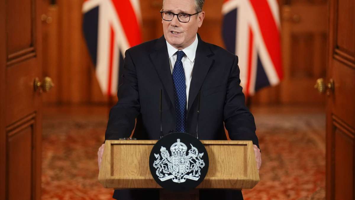 Der britische Premier Keir Starmer hat sich nach dem tödlichen Angriff auf eine Synagoge in Manchester besorgt gezeigt über wachsenden Antisemitismus in seinem Land.