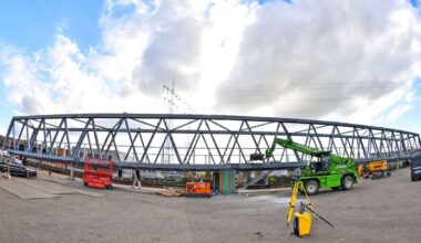 Stuttgarts marode Brücken: 125 Tonnen Stahl – Ersatzbau für die Rosensteinbrücke kommt per Schiff