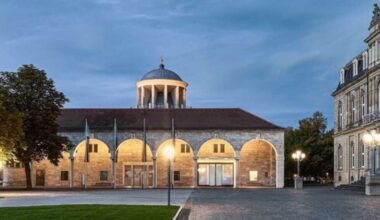 Architektur in Stuttgart: Diskussion über Stuttgarts Haus des Tourismus und das Kunstgebäude