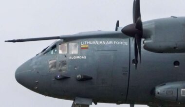 Seltene Landung in Stuttgart: Litauische Militärmaschine lässt Planespotter-Herzen höher schlagen
