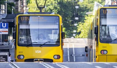 Eugensplatz in Stuttgart: Baustelle übersehen – BMW gerät auf Stadtbahn-Gleise