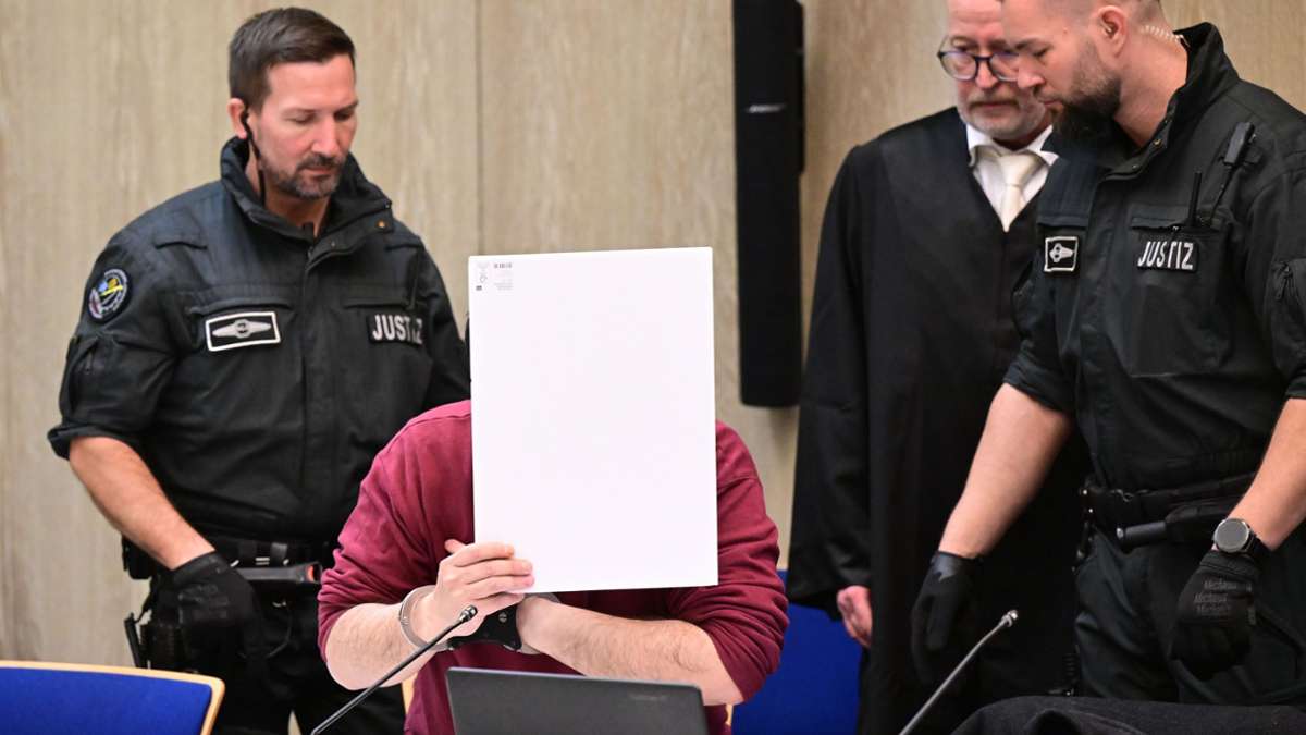 Prozess nach Todesfahrt in Mannheim: „Getrieben von starker Wut“ – Angeklagter sitzt teilnahmslos im Saal