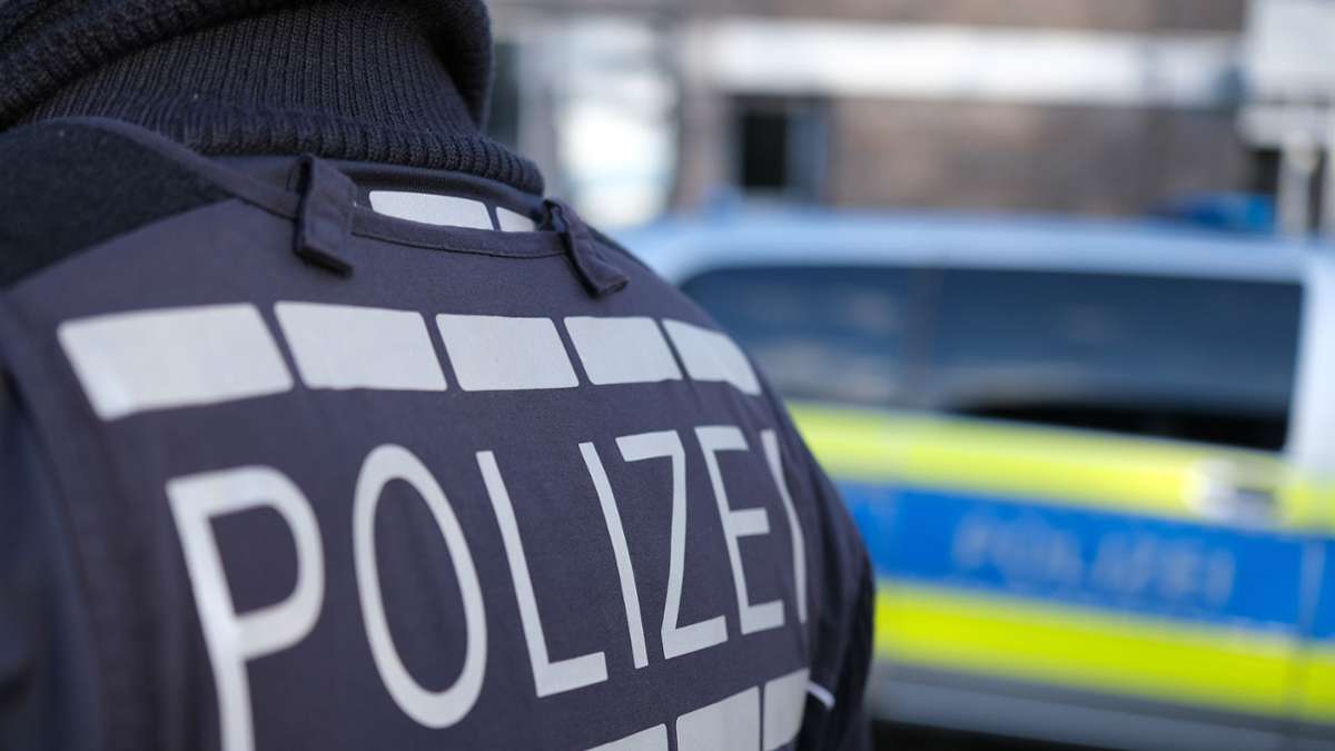 Stuttgarter Polizei sucht Zeugen: Unbekannter missbraucht 14-Jährige in Toilettenanlage sexuell