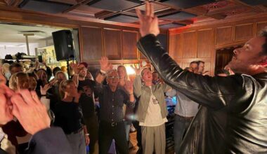 Weinstube Fröhlich in Stuttgart: Wo der VfB-Chef hinterm Tresen steht und alle Gäste tanzen - Stuttgart